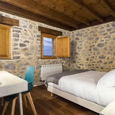 Villa La De Carmen, Entre Santander Y Cabarceno. Liano